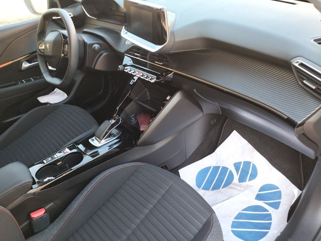 Peugeot e208 active