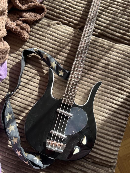 Gitara basowa Longthorn Danelectro 58 bass black czarny z paskiem