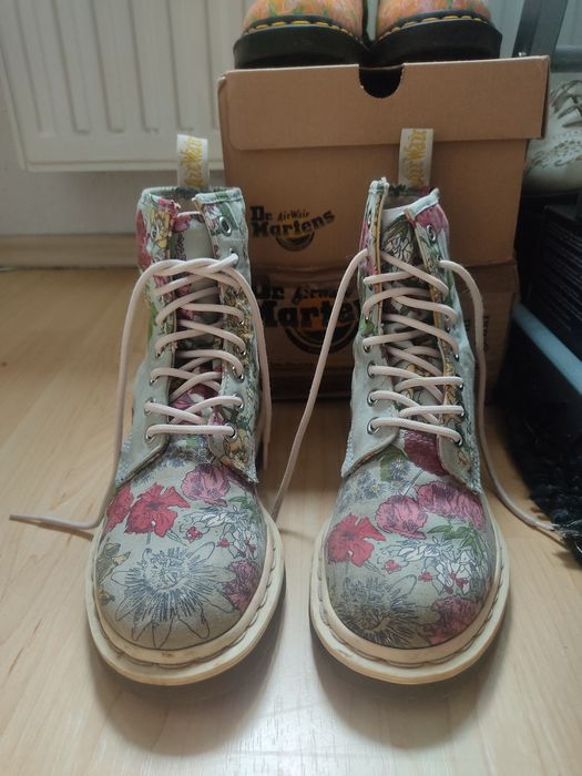 Buty Dr. Martens Pascal rozmiar 37, kwiaty