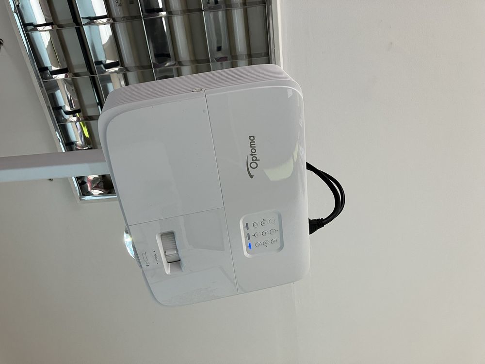 Sprzedam projektor krótkoogniskowy Optoma X309ST