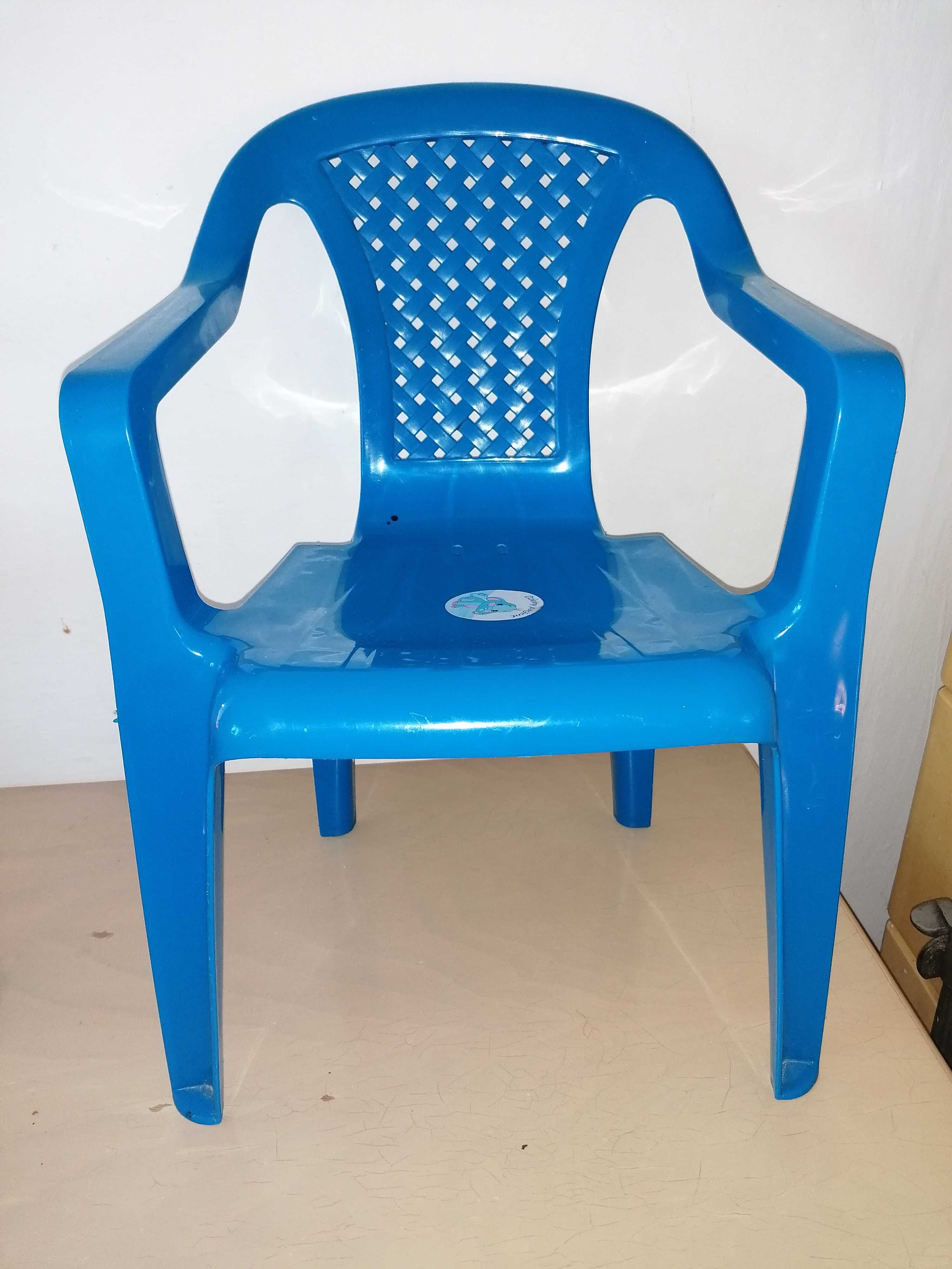 Krzeselko plastikowe dla dzieci