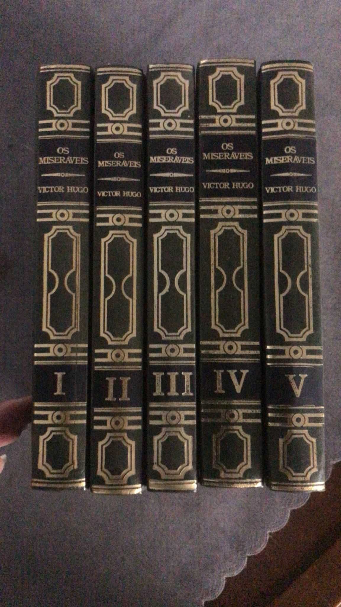 Coleção os miseráveis - 5 volumes - com retoques dourados - Como novos