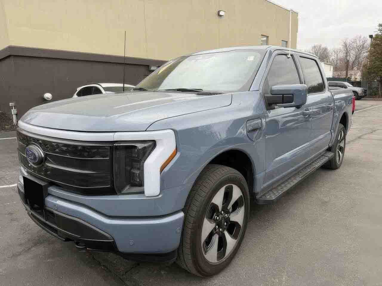 2023 Ford F-150 Lightning Platinum SuperCrew