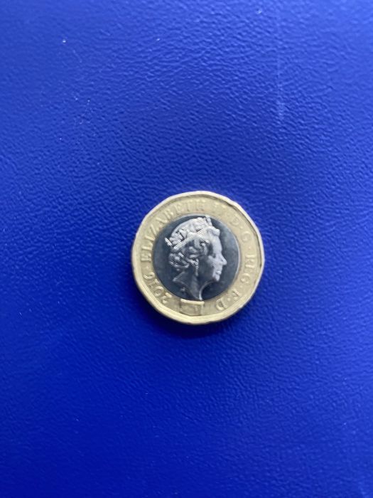 Vendo moeda  ONE POUND ELIZABETH 2016