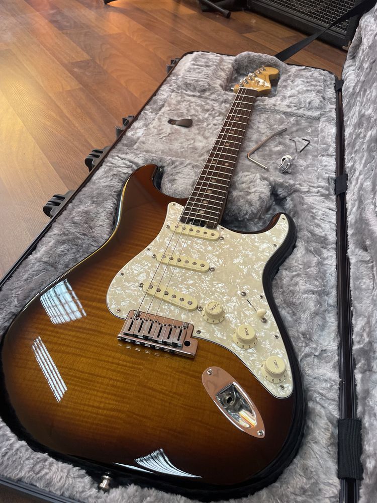 Fender Stratocaster Elite Flame Top Limited Edition (2200$)