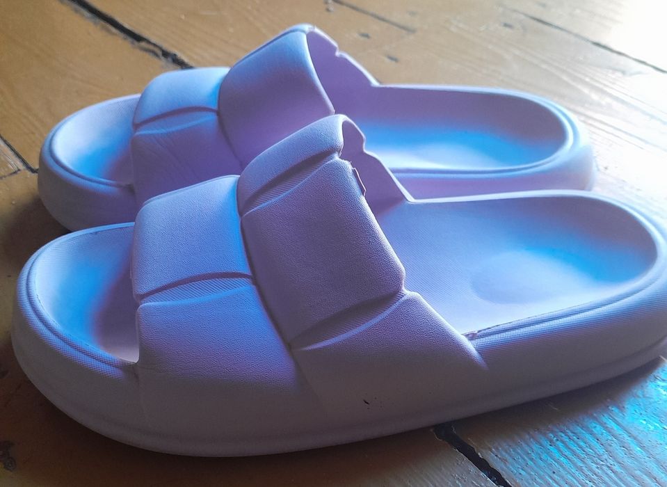 Шльопанці жіночі