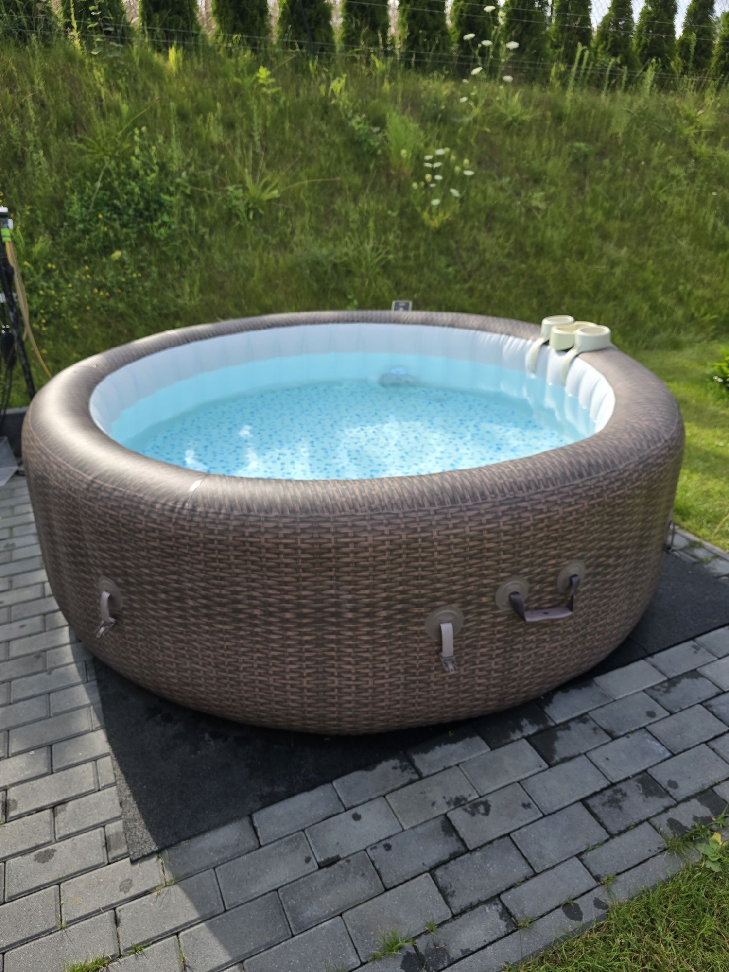 Jacuzzi bestway z hydromasażem