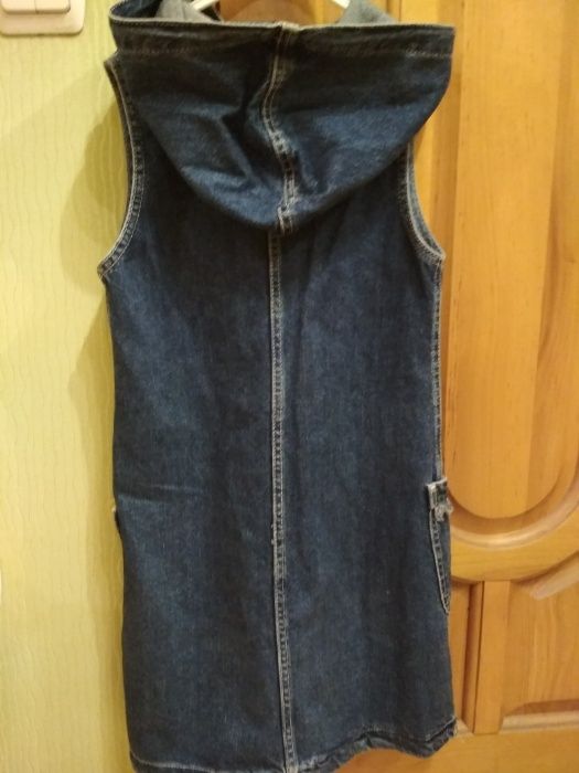 Сарафан джинсовый с капюшоном для девочки, рост 136