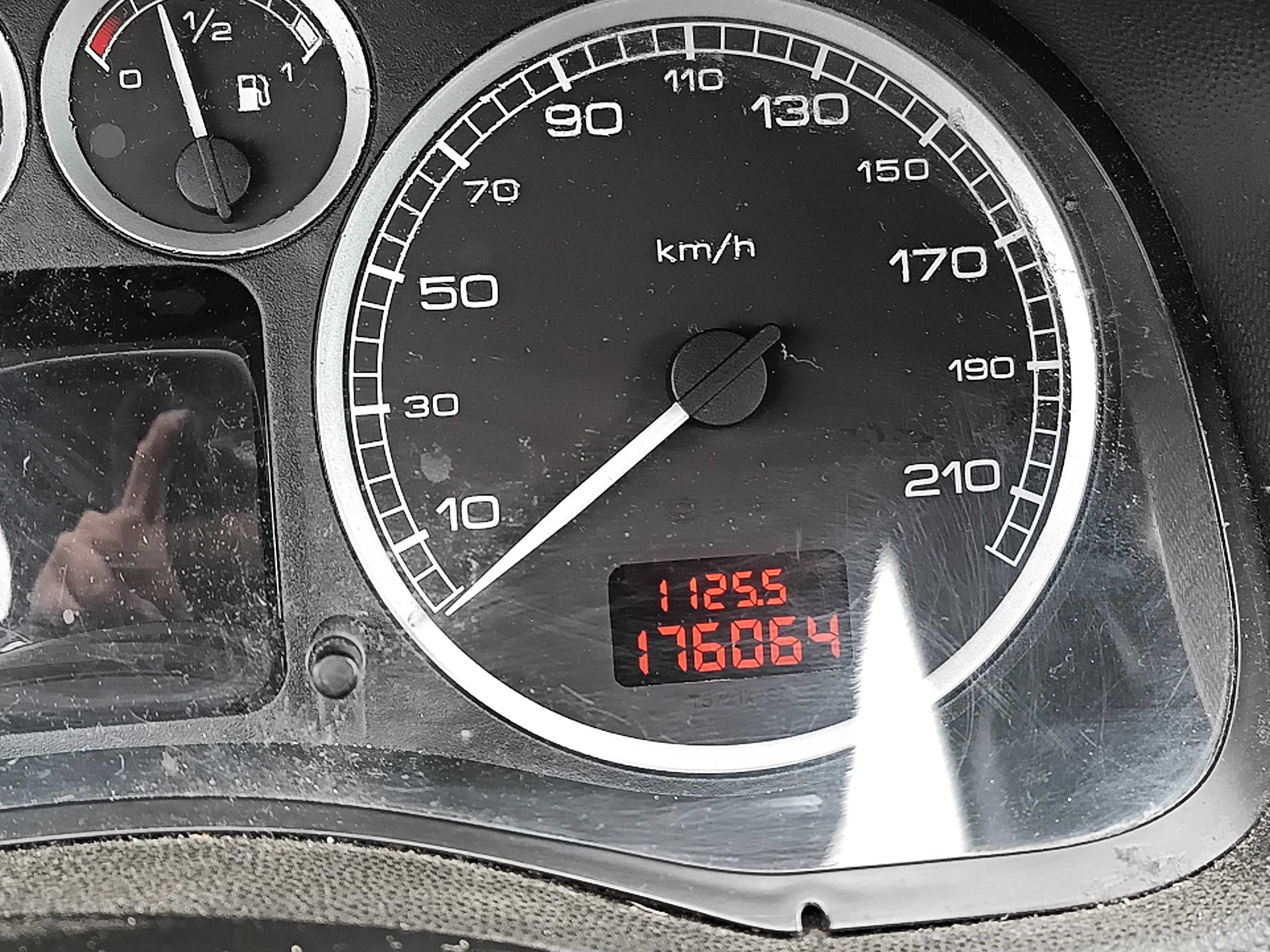 PEUGEOT 307 hatchback  2004