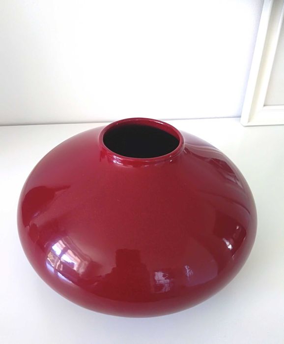 nowoczesny wazon ceramiczny bordowy niski