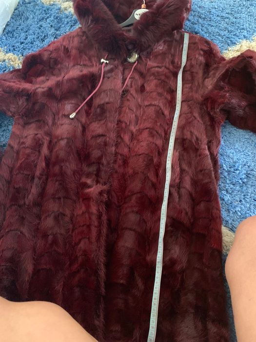 Шуба норкова темно вишневого кольору коротка