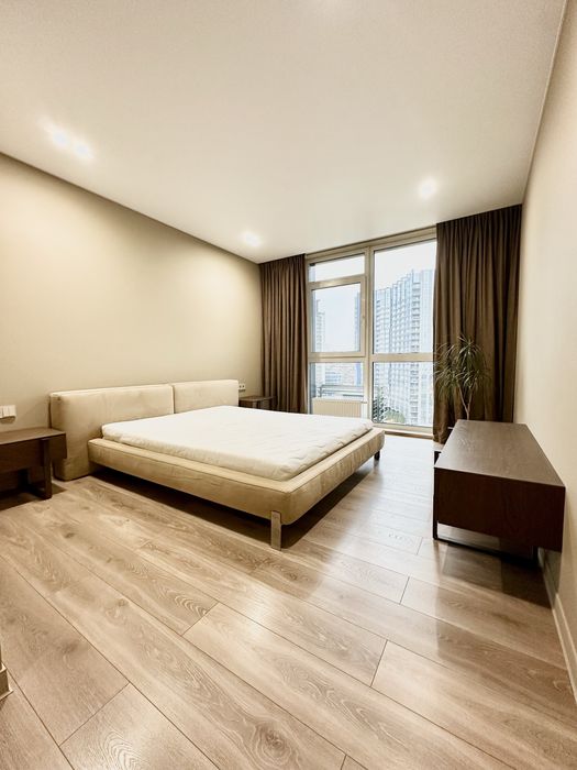 Без % . Французький квартал 2 . 3 кімнатна , завжди є світло