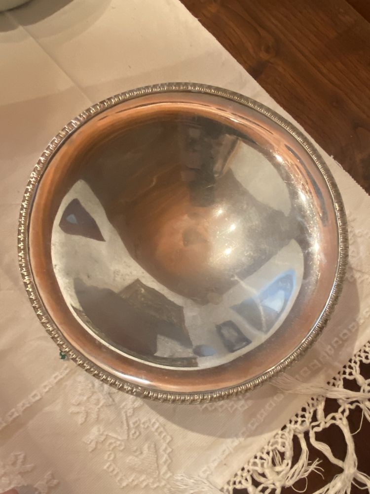 Fruteira em casquinha, com suporte trabalhado