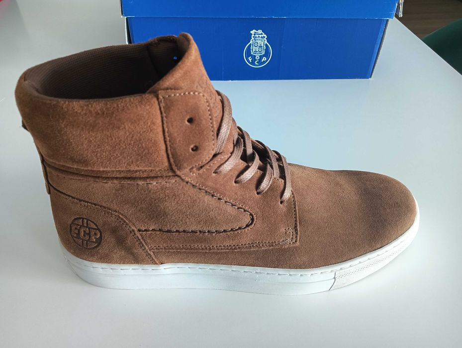 Bota camurça oficial FCPorto por estrear