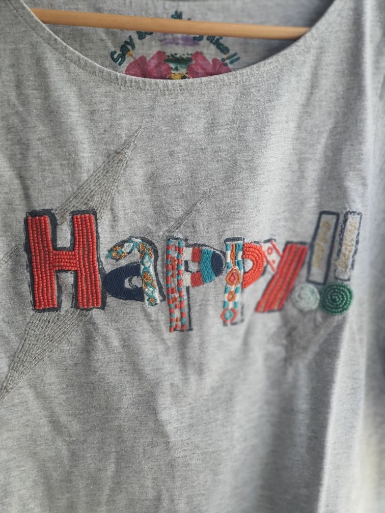 T-shirt da marca Desigual, cinzenta com aplicações