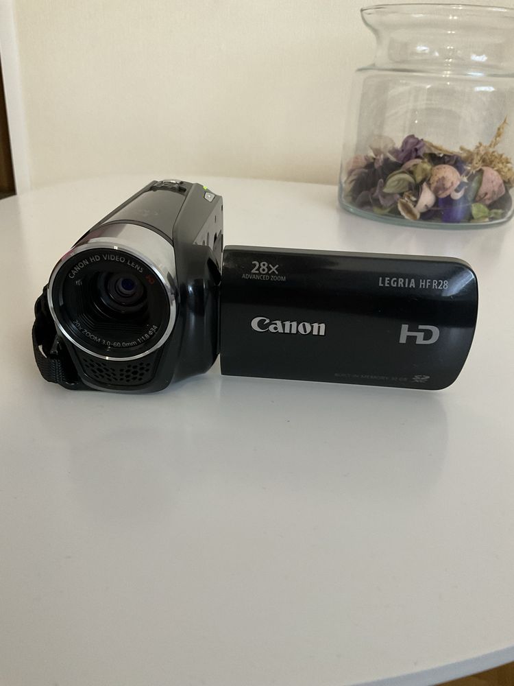 Відеокамера Canon Legria HF R28 FullHD