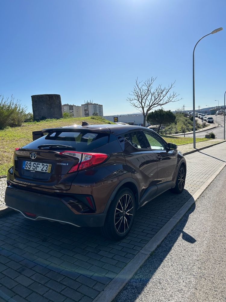 Toyota C-HR 1.8 Hybrid Confort 2016 - Bem equipado e pronto a circular