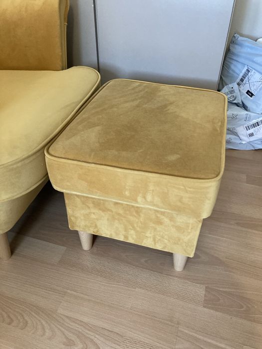 Fotel welurowy uszak musztardowy z podnóżkiem vintage retro