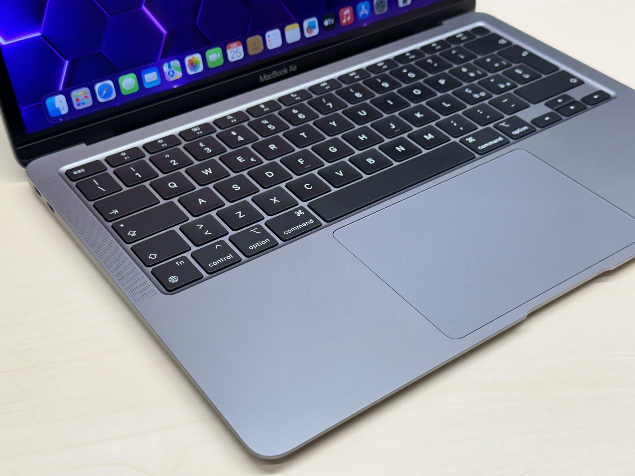 Laptop Apple MacBook Air A2337 | M1 / 8GB / 500GB / 2560x1600