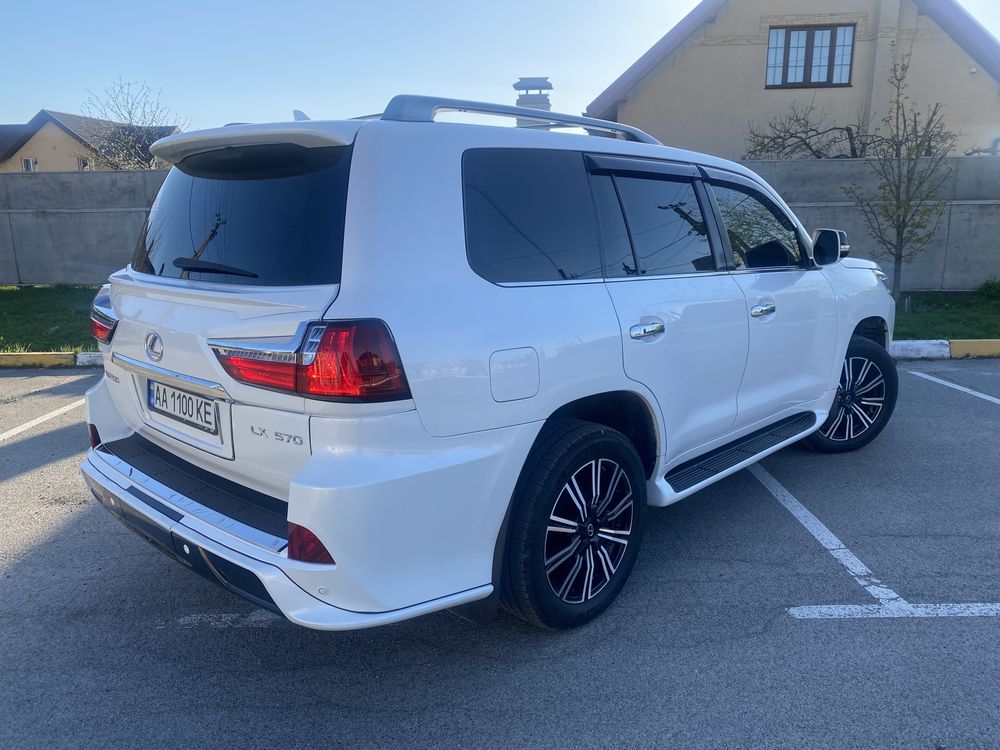 Lexus LX 570 …