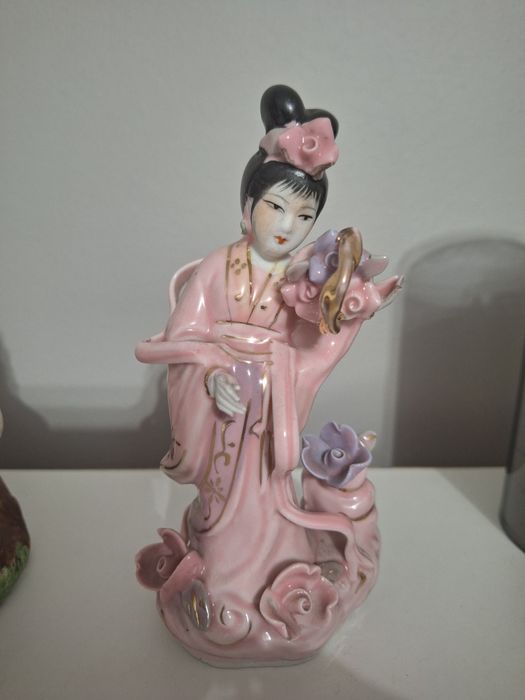 Figurka porcelanowa Gejszy.