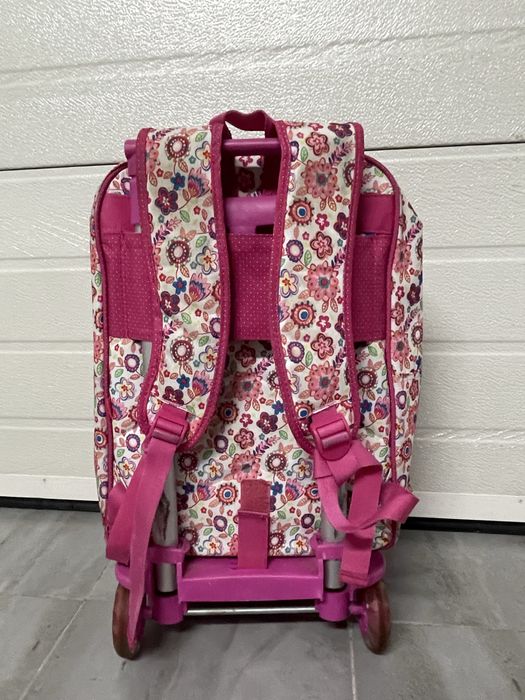 Mochila escolar com trolley:/rodas