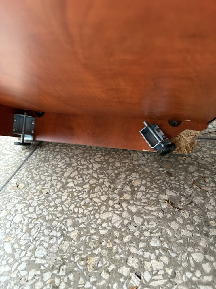Piękna szafa biurowa na klucz