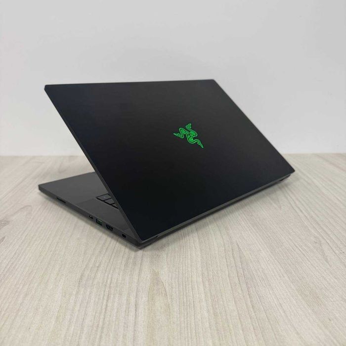 Razer Blade 16 4K miniLED 120Hz i9-13950HX 32GB SSD 2TB RTX 4090