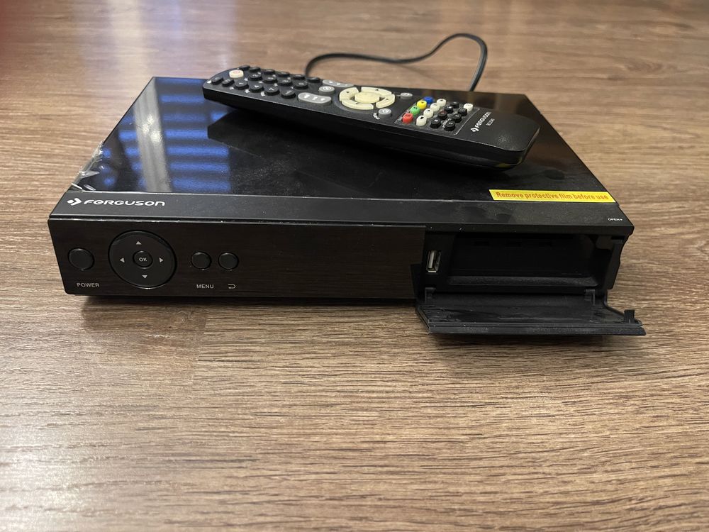 Tuner satelitarny i telewizyjny dvb-t2 Ferguson Ariva 153 Combo