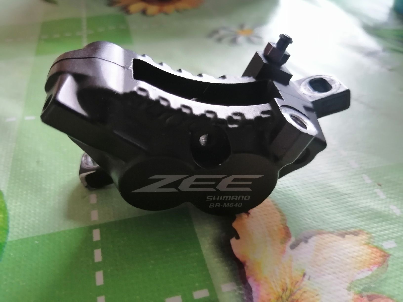 Zacisk Shimano zee M640 4 tłoki