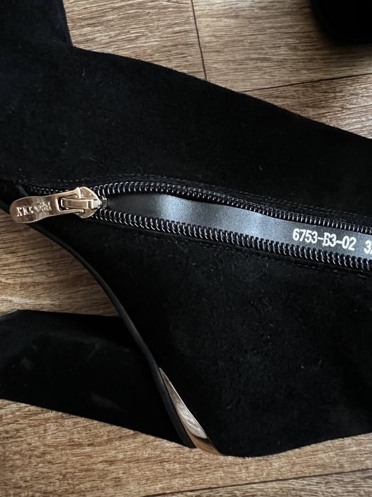 Ботінки на каблуку, натуральний замш