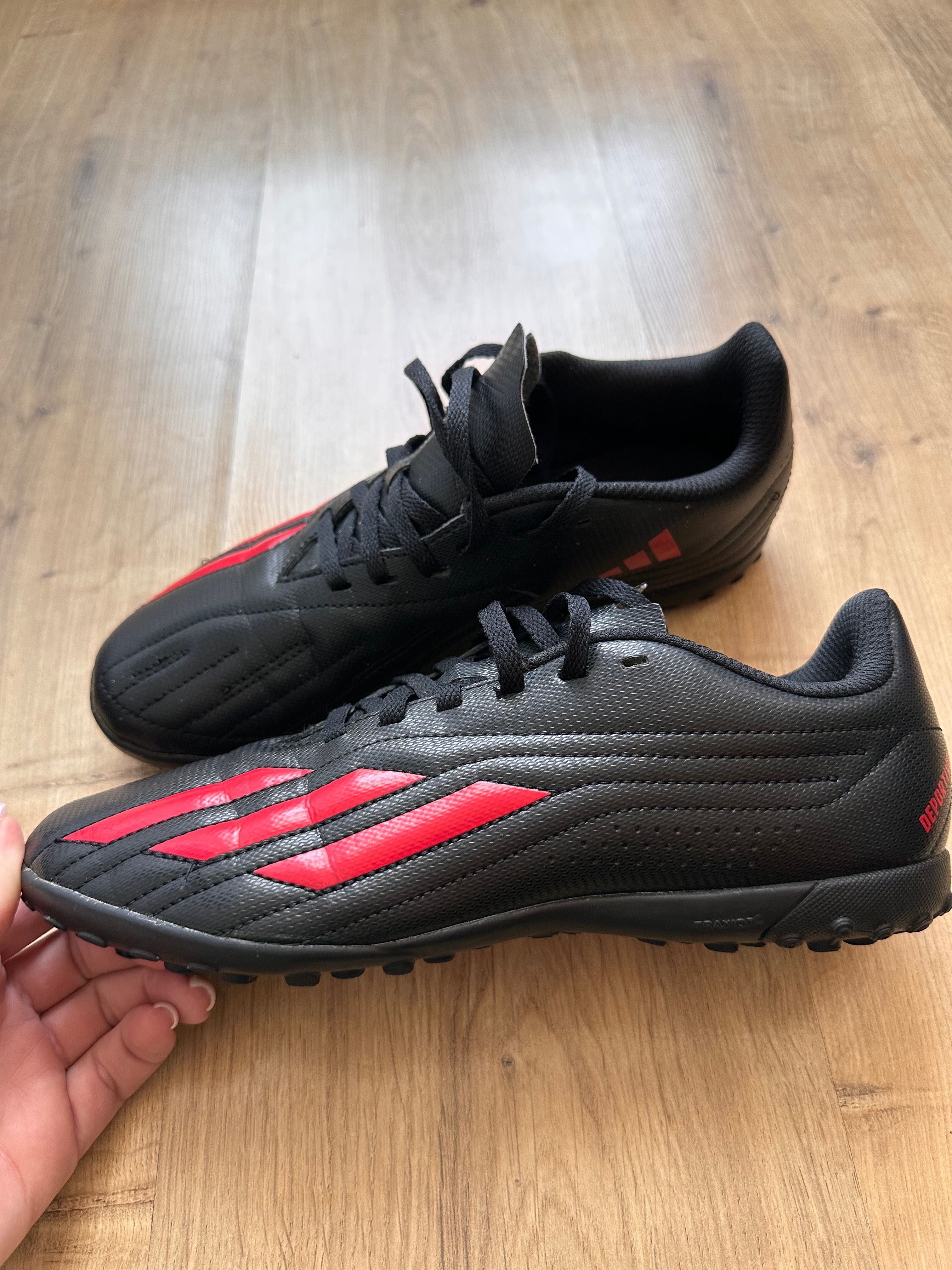 Buty piłkarskie Adidas 38,5 jak nowe