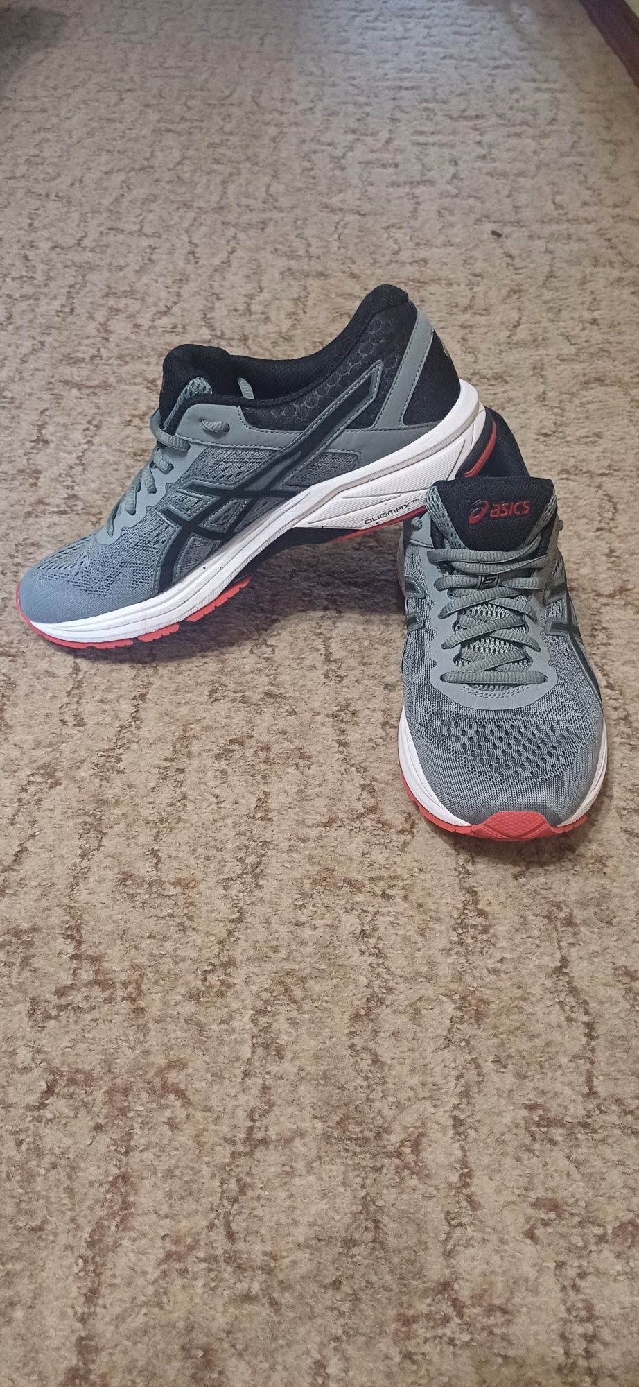 Чоловічі кросівки для бігу ASICS, розмір 42,5