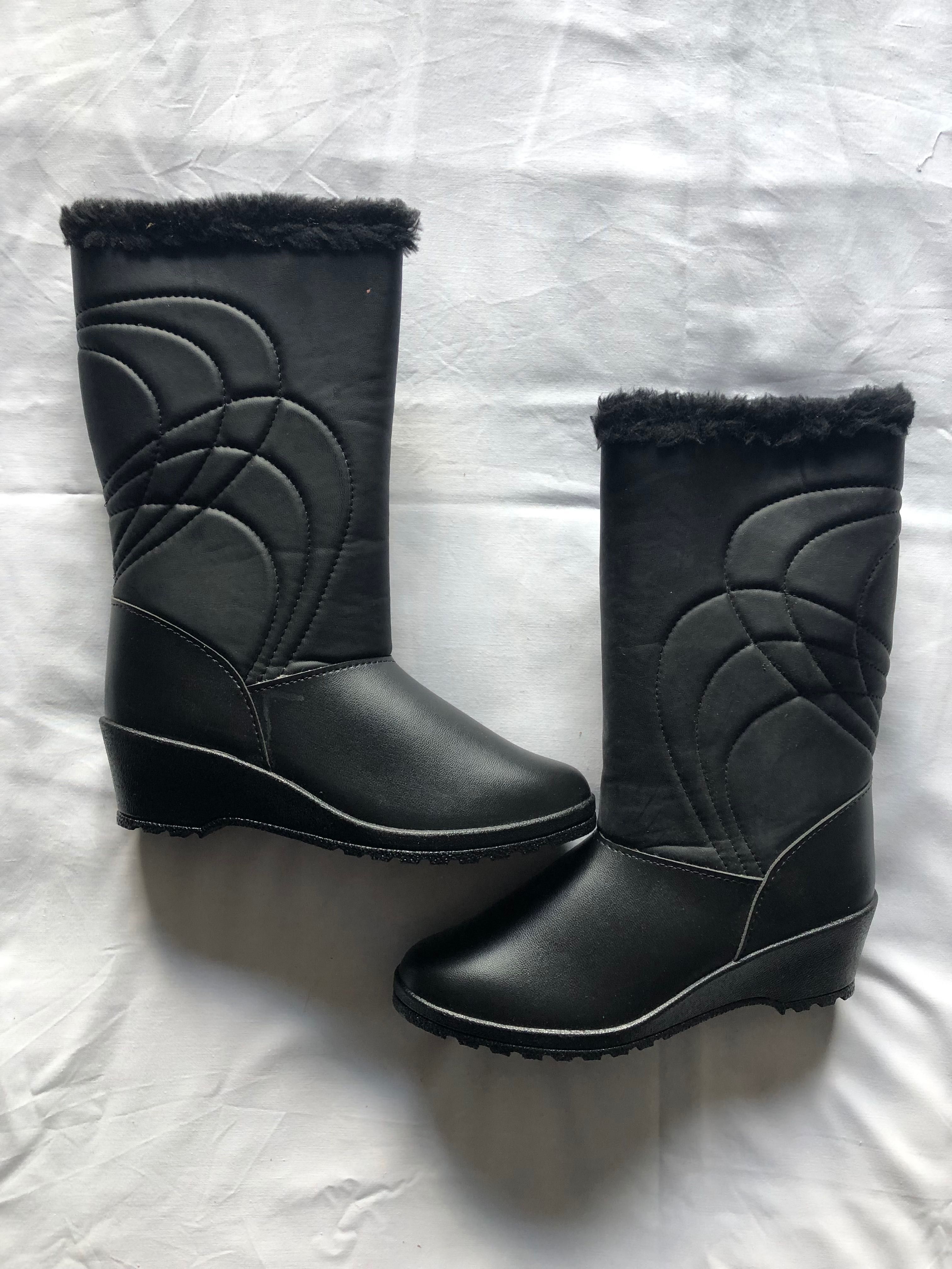 Botas com pêlo (novas)