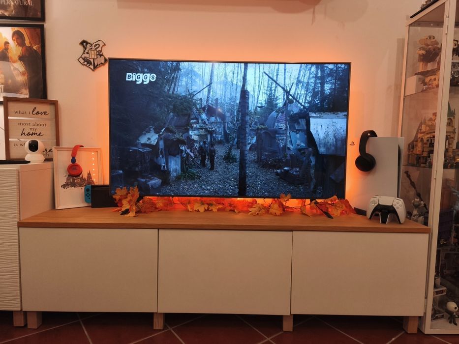 Móvel TV Besta IKEA com pés e tampo