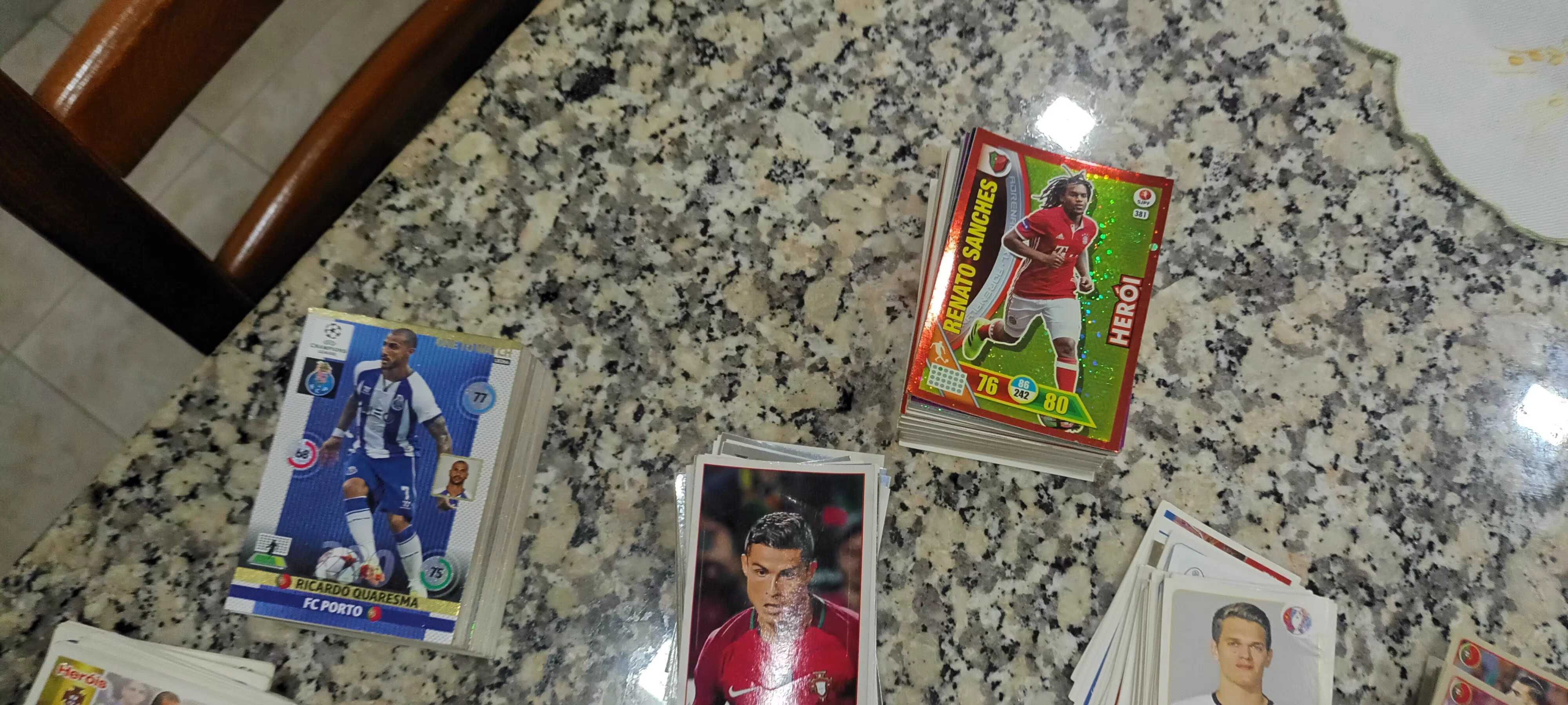 Lote de mais de 3000 cromos de futebol  colecções da panini