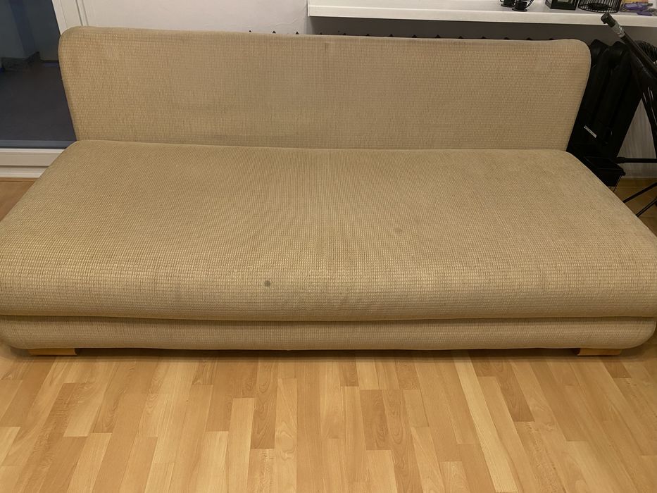 Oddam rozkladana sofe