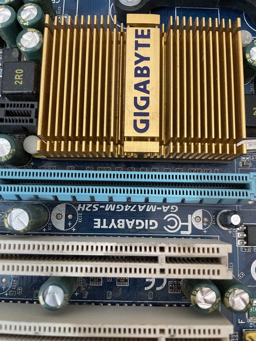 Комплект AMD Phenom 9550 Gigabyte MA74GM