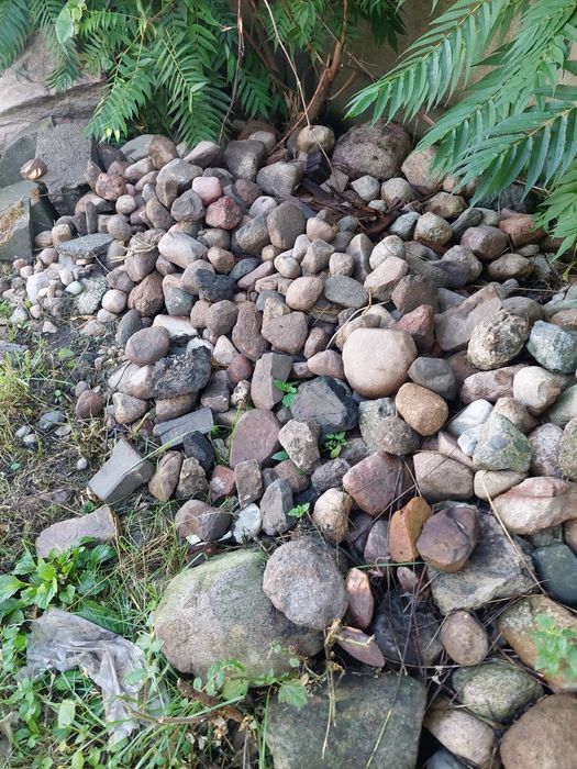 Kamienie polne małe duże