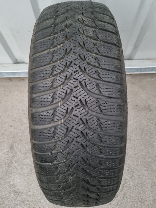 Opona używana 1szt. 195/65/15 Kumho WinterCraft WP51 / 7,2mm