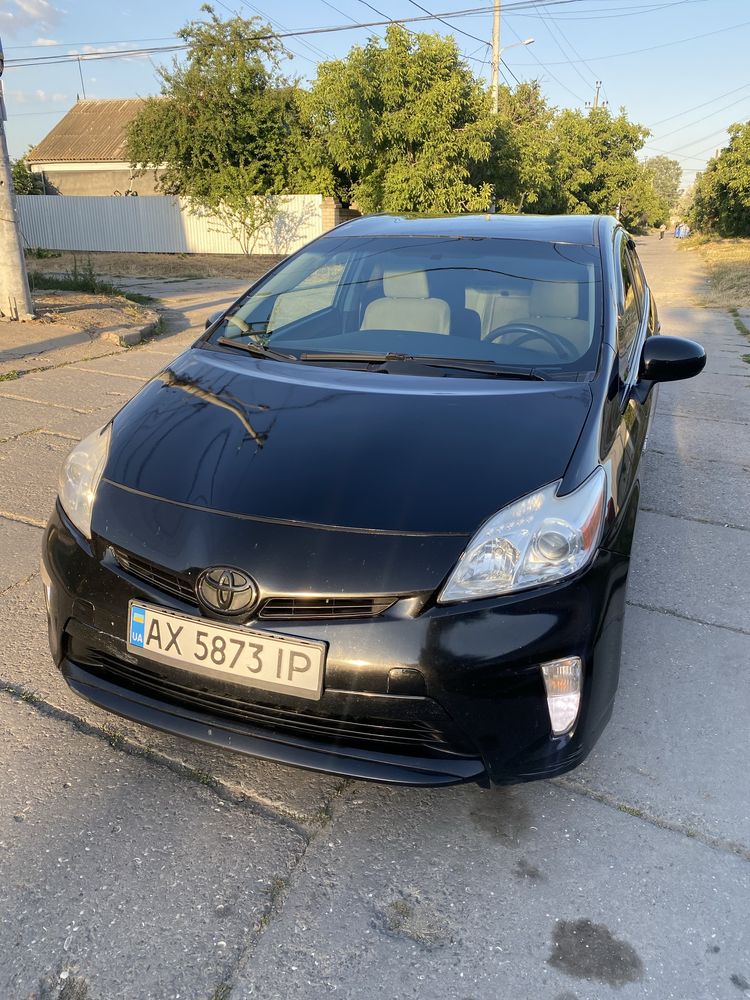 Toyota Prius 2015г