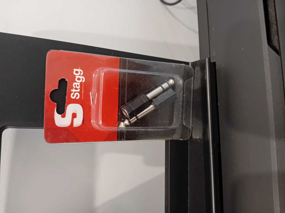 Piano Yamaha P-45 + estrutura de apoio (pés)