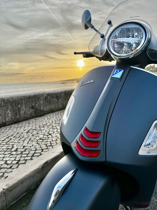 Vespa 300 GTS +Top Case + vidro proteção + Termignoni completo