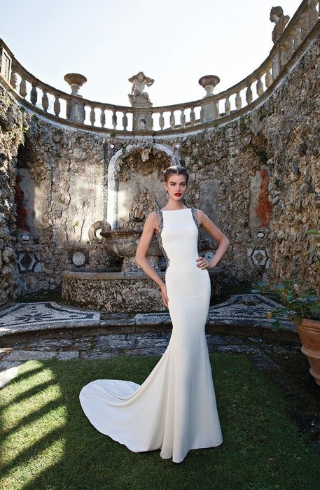 Nowa suknia ślubna TARIK EDIZ-z kolekcji 2024