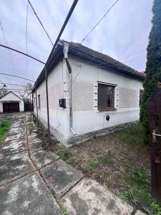 Продаж будинку в с .Яноші при центральній дорозі ( 5 км від Берегово )