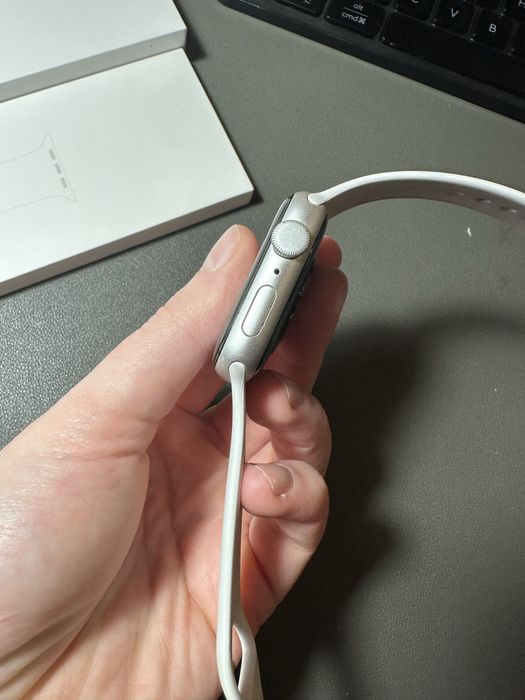 Apple Watch SE 44mm Silver Aluminum White