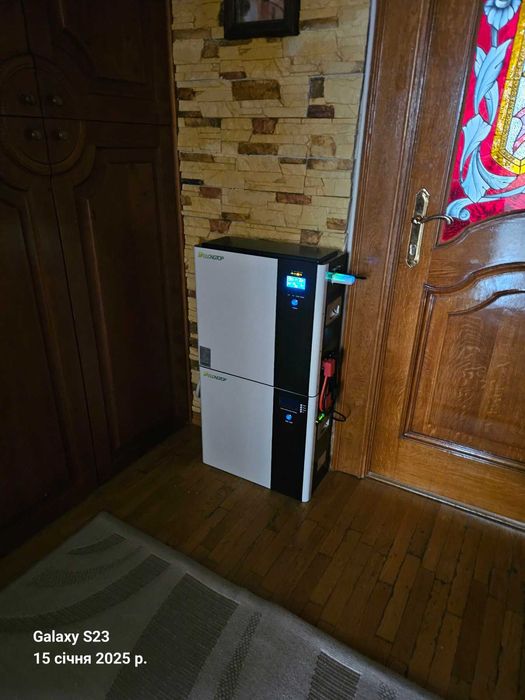 Резервне живлення - інвертор + акумулятор (Джерело без-йного живлення)