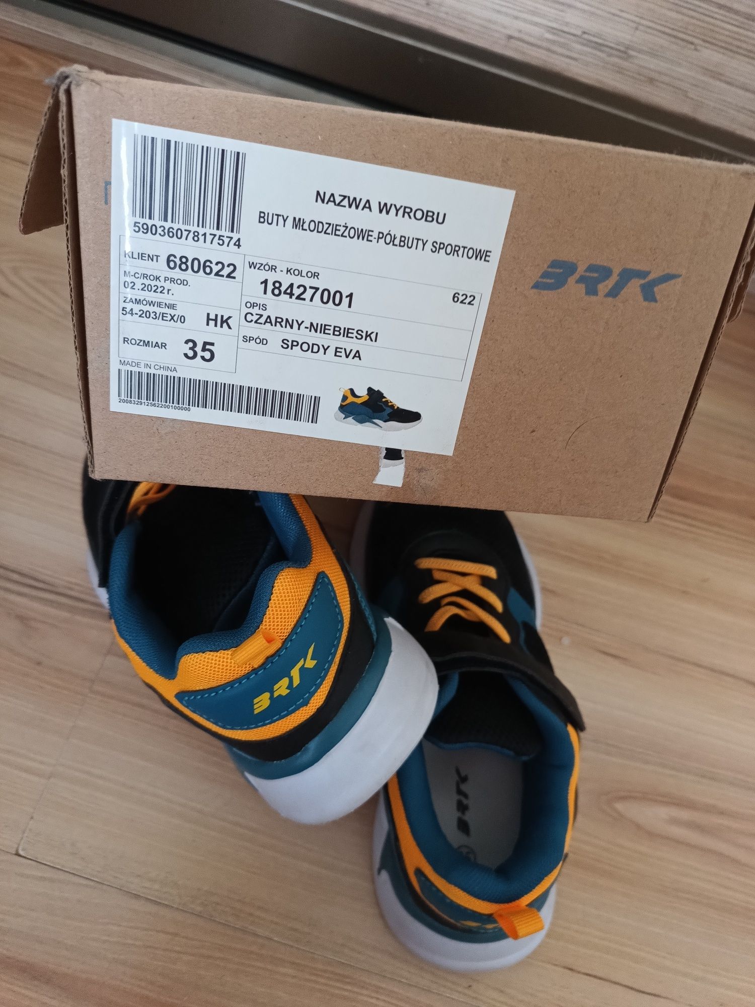 Buty sportowe firmy Bartek, rozmiar 35- jak nowe