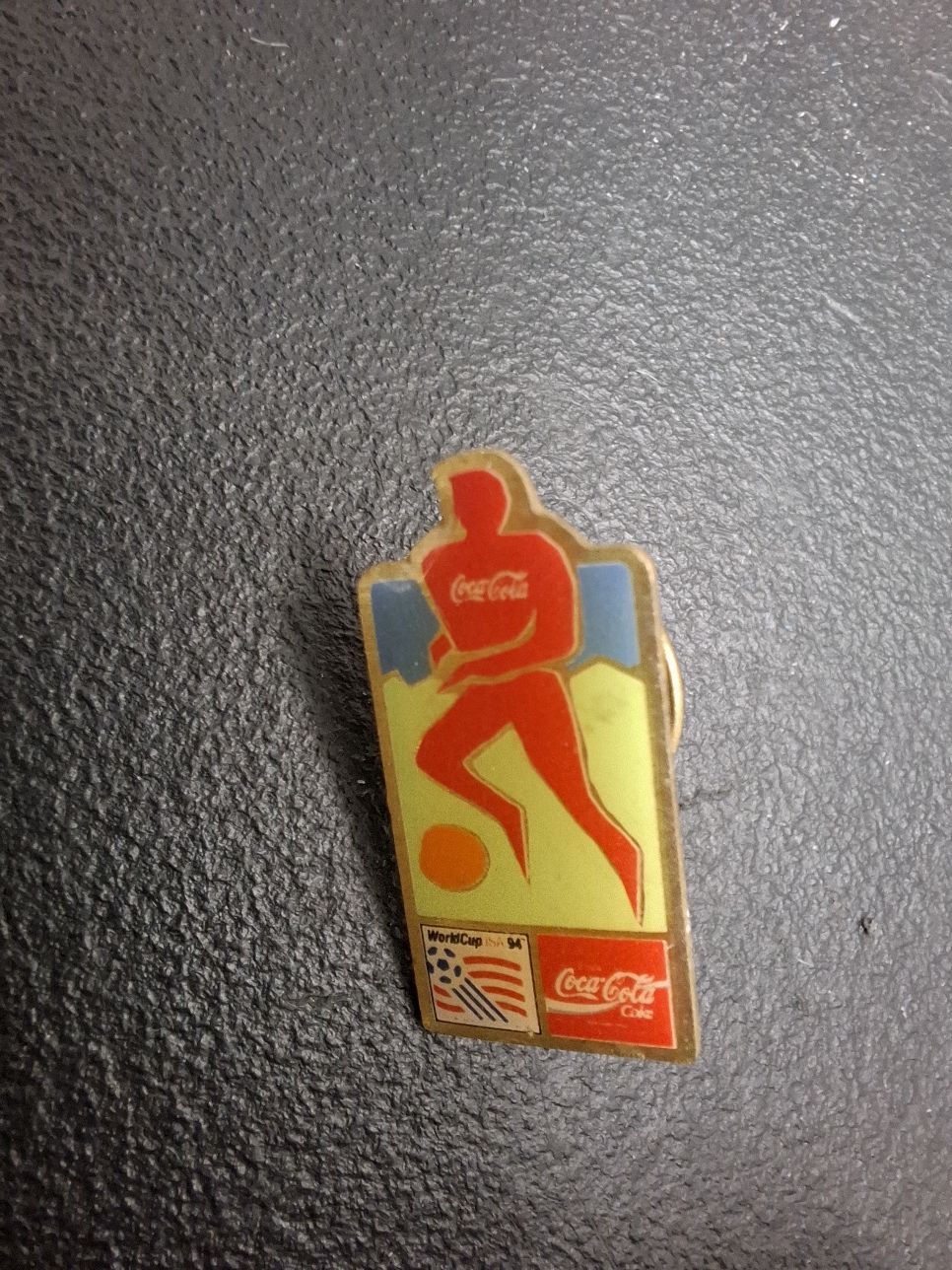 Pin,przypinka, odznaka okolicznościowa. Coca-Cola. World cup 1994 USA