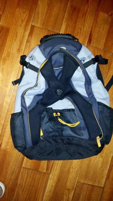 Mochila DECATHLON preta/cinza/amarelo